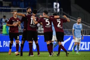 Salernitana's Argentinian defender Federico Fazio (2L) celebrates with teammates after winning the Italian Serie A football match between Lazio and Salernitana at the Olympic stadium in Rome, on October 30, 2022. (Photo by Filippo MONTEFORTE / AFP) (Photo by FILIPPO MONTEFORTE/AFP via Getty Images)