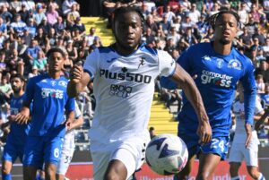 Atalanta's Nigerian forward Ademola Lookman (C) controls the ball as Empoli's Nigerian defender Tyronne Ebuehi (R) looks on during the Italian Serie A football match between Empoli and Atalanta at The Carlo-Castellani Stadium in Empoli on October 30, 2022. (Photo by Tiziana FABI / AFP) (Photo by TIZIANA FABI/AFP via Getty Images)