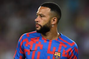 BARCELONA, SPAIN - SEPTEMBER 07: Memphis Depay of FC Barcelona looks on during the warm up prior to the UEFA Champions League group C match between FC Barcelona and Viktoria Plzen at Spotify Camp Nou on September 07, 2022 in Barcelona, Spain. (Photo by David Ramos/Getty Images)