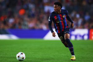 BARCELONA, SPAIN - OCTOBER 26: Alex Balde of FC Barcelona runs with the ball during the UEFA Champions League group C match between FC Barcelona and FC Bayern München at Spotify Camp Nou on October 26, 2022 in Barcelona, Spain. (Photo by Eric Alonso/Getty Images)