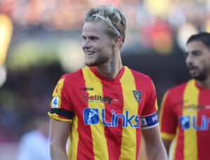 LECCE, ITALY - OCTOBER 02: Morten Hjulmand during the Serie A match between US Lecce and US Cremonese at Stadio Via del Mare on October 02, 2022 in Lecce, Italy. (Photo by Maurizio Lagana/Getty Images)
