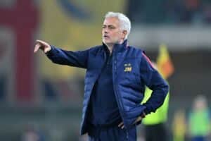 VERONA, ITALY - OCTOBER 31: Josè Mourinho head coach of AS Roma gestures during the Serie A match between Hellas Verona and AS Roma at Stadio Marcantonio Bentegodi on October 31, 2022 in Verona, Italy. (Photo by Alessandro Sabattini/Getty Images)