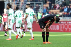 MILAN, ITALY - JANUARY 29: Olivier Giroud of AC Milan looks dejected following the team's defeat during the Serie A match between AC MIlan and US Sassuolo at Stadio Giuseppe Meazza on January 29, 2023 in Milan, Italy. (Photo by Marco Luzzani/Getty Images)