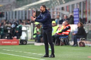 MILAN, ITALY - JANUARY 29: Alessio Dionisi, Head Coach of US Sassuolo, gives the team instructions during the Serie A match between AC MIlan and US Sassuolo at Stadio Giuseppe Meazza on January 29, 2023 in Milan, Italy. (Photo by Marco Luzzani/Getty Images)