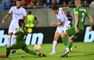 AS Roma's Uzbek forward Eldor Shomurodov (C) takes a shot during the UEFA Europa League Group C football match between Ludogorets Razgrad and AS Roma in Razgrad on September 8, 2022. (Photo by Nikolay DOYCHINOV / AFP) (Photo by NIKOLAY DOYCHINOV/AFP via Getty Images)