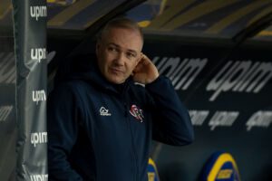 VERONA, ITALY - JANUARY 09: Massimiliano Alvini, Manager of US Cremonese looks on during the Serie A match between Hellas Verona and US Cremonese at Stadio Marcantonio Bentegodi on January 09, 2023 in Verona, Italy. (Photo by Emmanuele Ciancaglini/Getty Images)