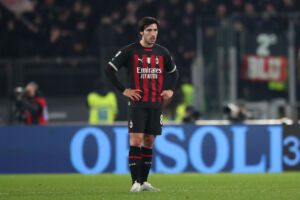 ROME, ITALY - JANUARY 24: Sandro Tonali of AC Milan looks dejected after Mattia Zaccagni (not pictured) of SS Lazio scores the team's second goal during the Serie A match between SS Lazio and AC Milan at Stadio Olimpico on January 24, 2023 in Rome, Italy. (Photo by Paolo Bruno/Getty Images)