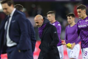 FLORENCE, ITALY - FEBRUARY 05: Vincenzo Italiano manager of ACF Fiorentina shows his dejection during the Serie A match between ACF Fiorentina and Bologna FC at Stadio Artemio Franchi on February 5, 2023 in Florence, Italy. (Photo by Gabriele Maltinti/Getty Images)
