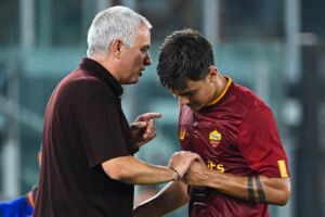 AS Roma's Portuguese coach Jose Mourinho (L) talks to AS Roma's Argentinian forward Paulo Dybala as he is being substituted during the Italian Serie A football match between AS Roma and Monza on August 30, 2022 at the Olympic stadium in Rome. (Photo by Alberto PIZZOLI / AFP) (Photo by ALBERTO PIZZOLI/AFP via Getty Images)