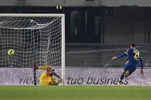 VERONA, ITALY - FEBRUARY 13: Cyril Ngonge of Hellas Verona scores the team's first goal during the Serie A match between Hellas Verona and Salernitana at Stadio Marcantonio Bentegodi on February 13, 2023 in Verona, Italy. (Photo by Alessandro Sabattini/Getty Images)