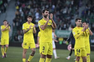 Villarreal's Spanish defender Raul Albiol (C) and teammates react at the end of the Spanish league football match between Elche CF and Villarreal CF at the Martinez Valero stadium in Elche, on February 4, 2023. (Photo by Jose Jordan / AFP) (Photo by JOSE JORDAN/AFP via Getty Images)