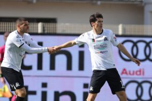 LA SPEZIA, ITALY - APRIL 02: Eldor Shomurodov of Spezia Calcio celebrates after scoring a goal during the Serie A match between Spezia Calcio and Salernitana at Stadio Alberto Picco on April 2, 2023 in La Spezia, Italy. (Photo by Gabriele Maltinti/Getty Images)