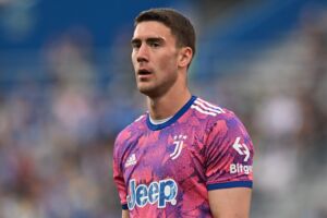 REGGIO NELL'EMILIA, ITALY - APRIL 16: Dusan Vlahovic of Juventus looks on during the Serie A match between US Sassuolo and Juventus at Mapei Stadium - Citta' del Tricolore on April 16, 2023 in Reggio nell'Emilia, Italy. (Photo by Alessandro Sabattini/Getty Images)
