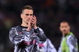 BOLOGNA, ITALY - APRIL 30: Arkadiusz Milik of Juventus applauds the fans after the Serie A match between Bologna FC and Juventus at Stadio Renato Dall'Ara on April 30, 2023 in Bologna, Italy. (Photo by Alessandro Sabattini/Getty Images)